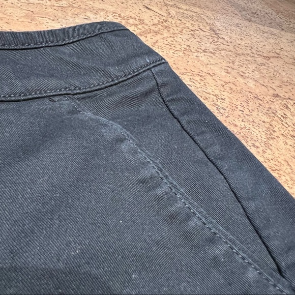 American Eagle - Midi Stretch Black Shorts - Picture 5 of 8